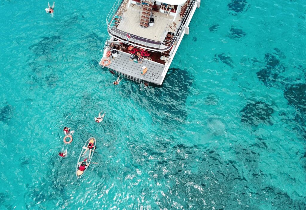 Imagen-Para-Actividades-Mar-Adentro-En-Yate-Cancun-Por-Rentas y Turismo
