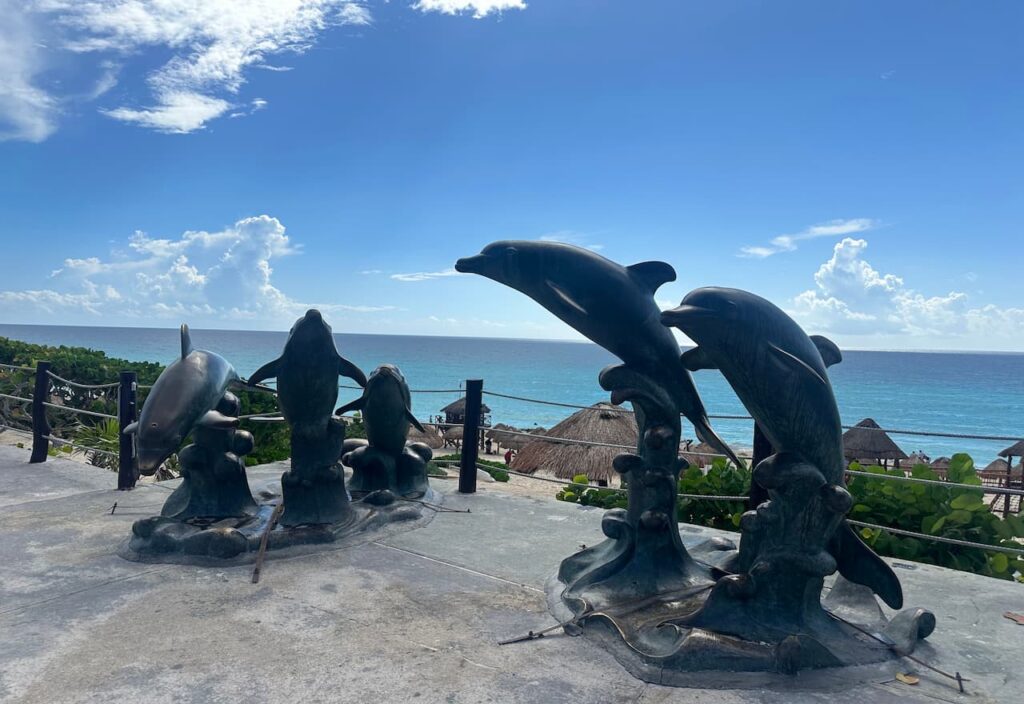 Imagen-Para-Estatuas-De-Delfines-Playa-Delfines-Por-Rentas y Turismo