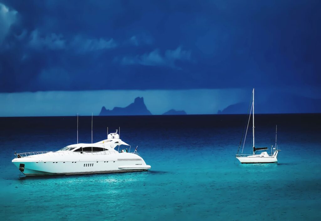 Imagen-Yates-Zarpando-En-El-Caribe-Mexicano-Por-Rentas y Turismo (1)