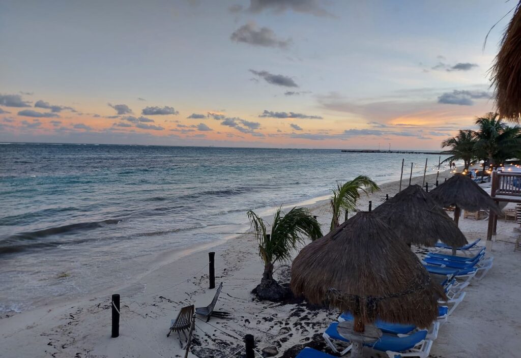 Thumbnail-Para-Atardecer-En-Puerto-Morelos-Por-Rentas y Turismo