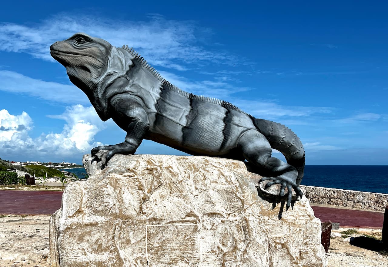 Thumbnail-Escultura-Iguana-En-Punta-Sur-Por-Rentas y Turismo